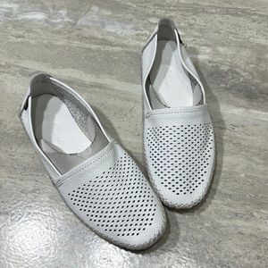 Sz 38(7.5)⭐️New Sam Stone White Soft  Leather Walking Shoes. ⭐️Never Worn